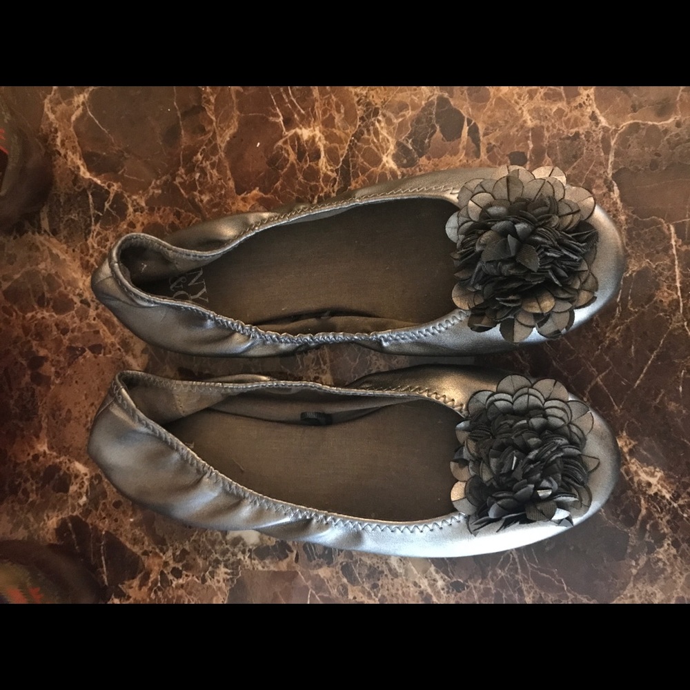 🏷NY&CO Pewter Ballet Flats